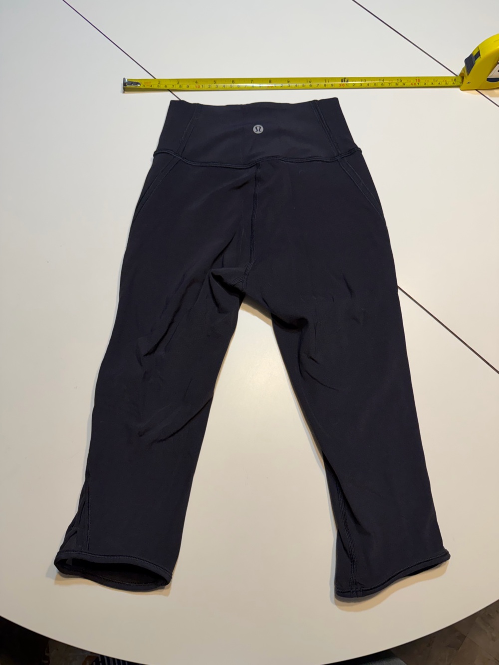 Lululemon size 2 black cropped leggings